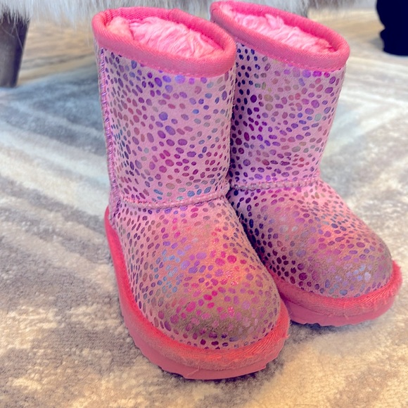 Ugg Australia Girls Classic II Stellar  Pink Shimmer Leopard Boots 7 toddler - Picture 1 of 8